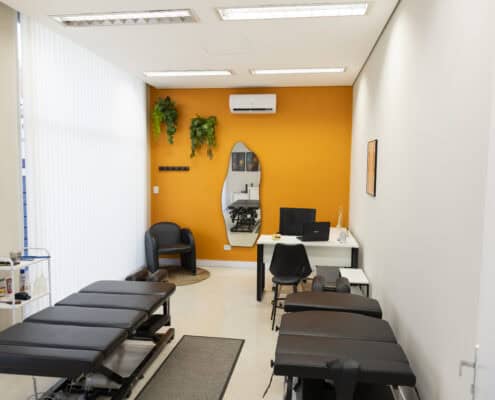 Sala de avaliação e atendimento da clínica de quiropraxia